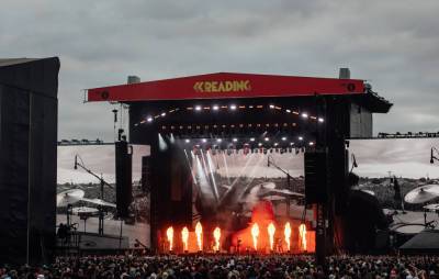 16-year-old loses fingertip in moshpit at Reading Festival - www.nme.com