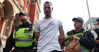 Callum Logan - Sean Ward - Former Corrie star Sean Ward led away in handcuffs by police at anti-vax protest - manchestereveningnews.co.uk - London - Manchester - county Logan