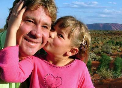 Steve Irwin - Bindi Irwin - Grace Warrior - Steve Irwin’s daughter Bindi pays touching tribute to her dad on 15th anniversary of death - evoke.ie