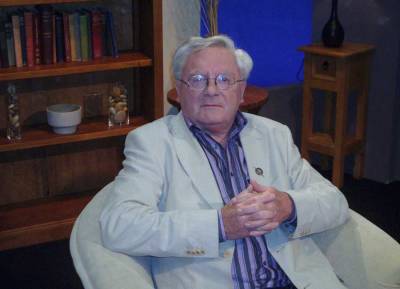 Veteran RTÉ broadcaster Donncha Ó Dúlaing dies one week after his wife - evoke.ie - Ireland