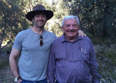 Hugh Jackman’s praises tribute to extraordinary dad after his death on Father’s Day - evoke.ie - Australia