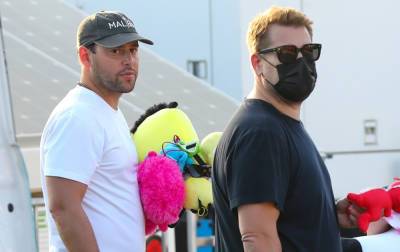 James Corden Hangs Out with Scooter Braun at the Malibu Chili Cook-Off (Photos) - www.justjared.com - Malibu