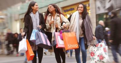 Online sales drop as shoppers head back to the high street - www.dailyrecord.co.uk - Britain