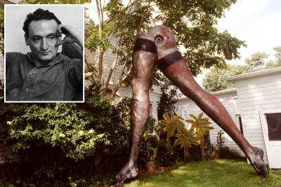 Giant ‘Legs’ sculpture walks off for $100K at Hamptons Art Fair - nypost.com - Florida