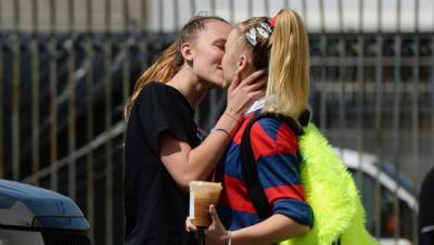 JoJo Siwa Kisses Girlfriend Kylie Prew As She Heads Into ‘DWTS’ Practice — Photos - hollywoodlife.com