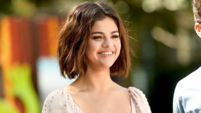 Selena Gomez Shares the Story Behind Her 2018 Met Gala Self-Tanner Mishap - www.etonline.com