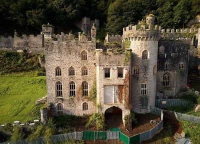 Welsh castle used in I’m A Celeb is vandalised just hours before ITV take it over - evoke.ie - Australia