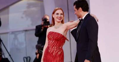 Jessica Chastain Responds To Viral Oscar Isaac Arm Kiss Moment - www.msn.com