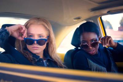 ‘Queenpins’: Kristen Bell’s Comedy Is A Shockingly Well-Paced Crime Film With A Thoughtful, Emotional Core [Review] - theplaylist.net - Arizona - county Bell