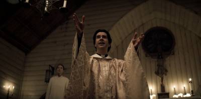 Netflix Debuts Sinister First Look At Horror Series ‘Midnight Mass’ - etcanada.com