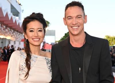 Smiling Jonathan Rhys Meyers makes rare red carpet appearance with his wife - evoke.ie - Ireland