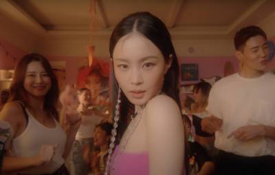 Follow Lee Hi on a trip back to the ’90s in her music video for ‘Red Lipstick’ - www.nme.com