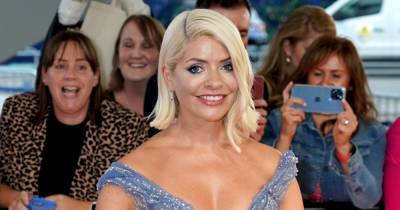 Holly Willoughby dubbed 'real princess of ITV' as she dazzles at the National Television Awards - www.manchestereveningnews.co.uk