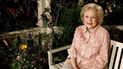 Actors, comedians and president react to Betty White's death - abcnews.go.com