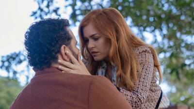 Love bites in 'Wolf Like Me' with Isla Fisher and Josh Gad - abcnews.go.com - New York - county Fisher