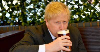 Boris Johnson - Dominic Cummings - Oliver Dowden - Carrie Johnson - Bombshell email shows Boris Johnson's official invited 100 No10 staff to 'BYOB' party during lockdown - dailyrecord.co.uk - county Johnson