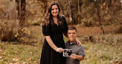 Tori Roloff - Zach Roloff - Pregnant Tori Roloff’s Baby Bump Album Ahead of 3rd Child’s Arrival: Photos - usmagazine.com - state Oregon