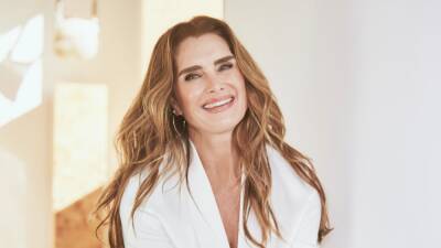Brooke Shields Drops Her Skin-Care Routine - www.glamour.com