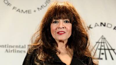 Love You - Phil Spector - Ronnie Spector - Ronnie Spector, '60s icon who sang ‘Be My Baby,’ dies at 78 - abcnews.go.com - Los Angeles - Washington