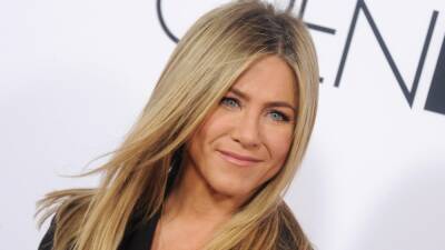 Jennifer Aniston Just Gave a Rare Look at Her Natural Wavy Hair: ‘Okay, Humidity’ - glamour.com