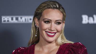Hilary Duff - Lizzie Macguire - Haylie Duff - Matthew Koma - Mike Comrie - Hilary Duff’s Net Worth Reveals the Drama Over Her Pay on ‘Lizzie McGuire’ What She Might Make on ‘HIMYF’ - stylecaster.com - Los Angeles - Texas - Houston, state Texas - Houston - city San Antonio