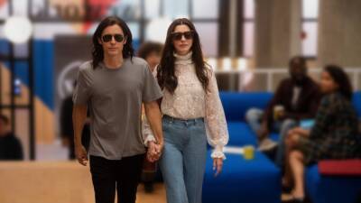 'WeCrashed' Teaser: Jared Leto and Anne Hathaway Detail Rise and Fall of WeWork - www.etonline.com - city Sandy