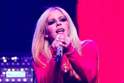 Avril Lavigne Says Her New Album ‘Luv Sux’ Has A ‘Pop-Punk Vibe All The Way Through’ - etcanada.com