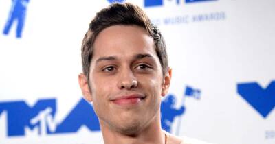 Pete Davidson - LOL! Pete Davidson Was Told to Get a Spray Tan Before His New Year’s Eve Special Because He’s ‘Really White’ - usmagazine.com - New York - city Staten Island, county King