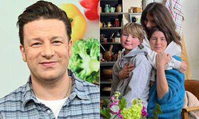 Jamie Oliver - Chris Moyles - Jools Oliver - Jamie Oliver shares gorgeous photos of wife Jools with their kids after skiing holiday - hellomagazine.com - Austria