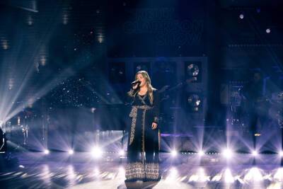 Kelly Clarkson - Rod Stewart - Joni Mitchell - Joel Machale - Kelly Clarkson Performs Stunning Cover Of Sarah McLachlan’s ‘Adia’ - etcanada.com