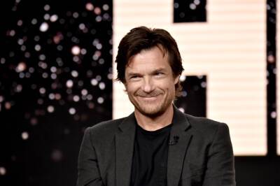 Jimmy Kimmel Surprises Jason Bateman With His ‘Favourite Sweatshirt’ From The ’80s, Shows Adorable Clip Of His First ‘Tonight Show’ Appearance - etcanada.com - county Carson