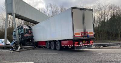 M8 crash wreaks travel chaos as lorry jackknifes with traffic at standstill - dailyrecord.co.uk - Scotland