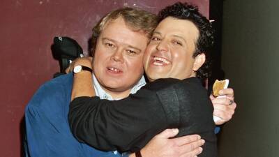 Lauren Zima - Kevin Bacon - Louie Anderson - Louie Anderson's 'Quicksilver' Co-Star Paul Rodriguez Gets Choked Up Remembering the Late Comedian (Exclusive) - etonline.com