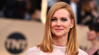 Laura Linney - Wendy Byrde - Laura Linney’s Net Worth Has Grown by the Millions Thanks to ‘Ozark’—Here’s Her Salary on the Show - stylecaster.com - Manhattan - New York - Indiana - county York - Congo