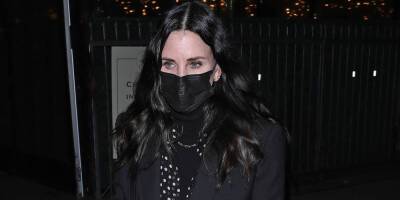 Jennifer Meyer - Giorgio Baldi - Courteney Cox Opens Up About Upcoming Series 'Shining Vale': 'It Packs a Big Punch' - justjared.com - Los Angeles - Santa Monica