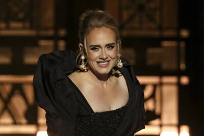 Adele FaceTimes Fans After Vegas Cancellation Announcement - etcanada.com - Las Vegas