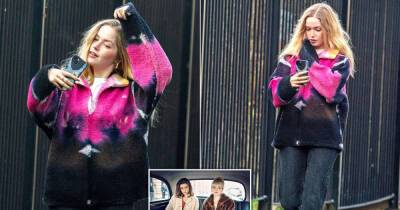 Les Miserables - Ellie Bamber spotted taking pictures of herself in London - msn.com - London - USA - Ireland - county Davie