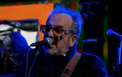 Paul Maccartney - Peter Jackson - Elvis Costello - Watch Elvis Costello perform impromptu medley of songs on ‘Colbert’ - nme.com - Britain - USA