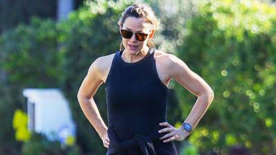 Jennifer Garner - Jennifer Garner, 49, Looks Fit In Camo Leggings Matching Top As She Goes For A Walk In LA - hollywoodlife.com - Los Angeles - county Pacific