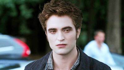 Robert Pattinson - Catherine Hardwicke - ‘Twilight’ Director Warned Robert Pattinson About Kristen Stewart’s Age After First Audition Kiss - variety.com - New York