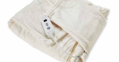 Aldi's heated dressing gown hailed as game-changing way to beat cold mornings - dailyrecord.co.uk