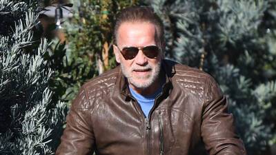Arnold Schwarzenegger - Arnold Schwarzenegger seen after car accident, rides bike in Los Angeles - foxnews.com - Los Angeles - Los Angeles