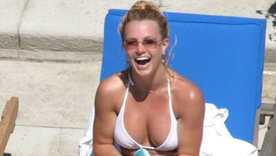 Britney Spears - Sam Asghari - Britney Spears Rocks Sexy Yellow Thong Bikini While In Maui With Sam Asghari – Watch - hollywoodlife.com - Hawaii - county Maui