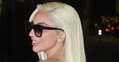 Jimmy Kimmel-Live - Lady Gaga - Joe Germanotta - Patrizia Reggiani - Lady Gaga shows off claw-like hand tattoo on her back in strapless black dress - ok.co.uk - USA - California - city Hollywood, state California