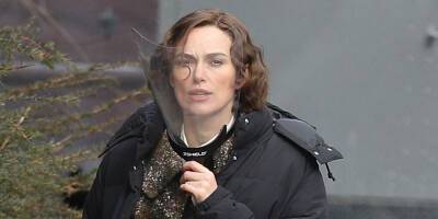 Keira Knightley Carries a Face Shield as She Arrives at 'Boston Strangler' Set - www.justjared.com - state Massachusets