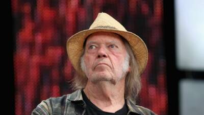 Neil Young’s Music Is Pulled From Spotify After His Complaints About Joe Rogan - www.etonline.com - county Young