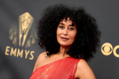 Tracee Ellis Ross Screams For Her Mom Diana As She Takes On The Wings Of Death On ‘Hot Ones’ - etcanada.com
