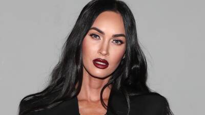 Megan Fox Flashes Engagement Ring, Jokes Her Sexy Outfit Gives Off 'Euphoria' Teacher Vibes - www.etonline.com - Italy