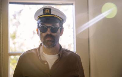 Eels’ Mark E Everett on wanting to “bury the hatchet” with Colin Firth - www.nme.com - Britain - county Love