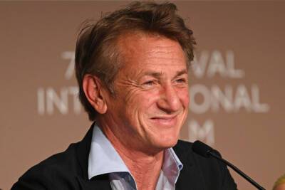 Sean Penn Thinks Men ‘Have Become Quite Feminized’: ‘There Are Cowardly Genes That Lead To People Surrendering Their Jeans And Putting On A Skirt’ - etcanada.com - USA